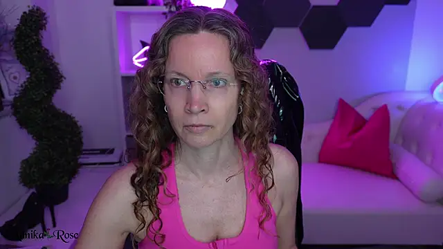 Snapshot of AnnikaRose chatting on February 14, 2026, 1:00 pm AnnikaRose online show from February 14, 2026, 1:00 pm