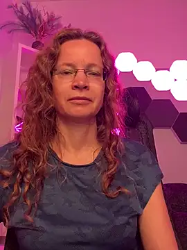 AnnikaRose online show from May 3, 2026, 3:55 am