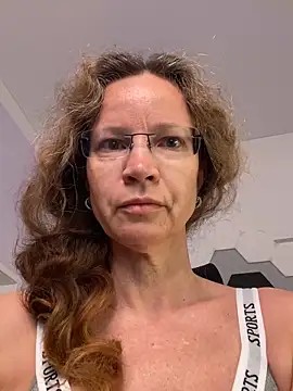Snapshot of AnnikaRose chatting on June 12, 2026, 2:20 am AnnikaRose online show from June 12, 2026, 2:20 am