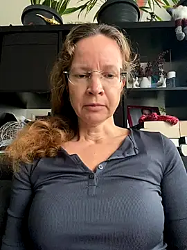 AnnikaRose online show from October 7, 2025, 6:14 am