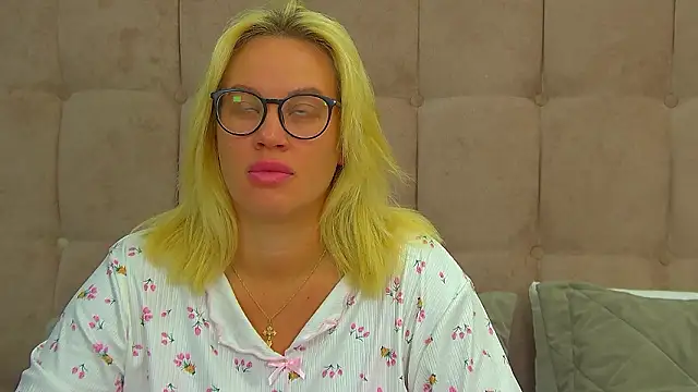 MariaNeumann online show from March 16, 2026, 6:21 pm