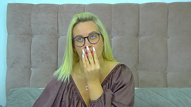 MariaNeumann online show from March 12, 2026, 6:28 am