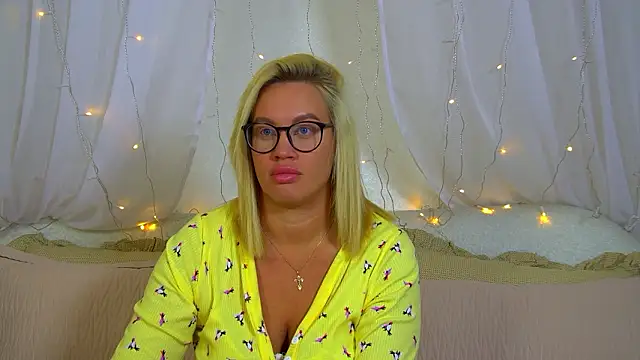 MariaNeumann online show from March 15, 2026, 6:26 pm