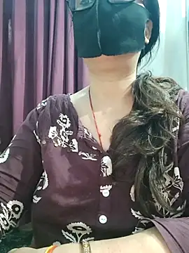 Snapshot of Aishwaryaa_69 chatting on July 1, 2026, 2:01 am Aishwaryaa 69 online show from July 1, 2026, 2:01 am