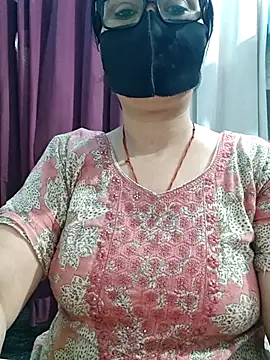 Snapshot of Aishwaryaa_69 chatting on July 13, 2026, 2:44 am Aishwaryaa 69 online show from July 13, 2026, 2:44 am