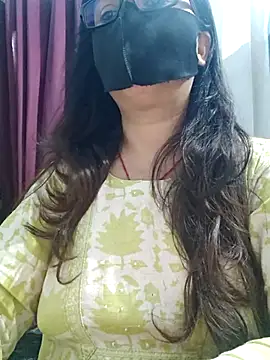 Snapshot of Aishwaryaa_69 chatting on July 27, 2026, 2:18 am Aishwaryaa 69 online show from July 27, 2026, 2:18 am