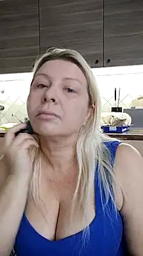 Snapshot of Luxury_White chatting on January 10, 2025, 9:02 am Luxury White online show from January 10, 2025, 9:02 am