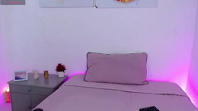 Snapshot of ms_valentina chatting on October 25, 2025, 9:37 pm ms valentina online show from October 25, 2025, 9:37 pm