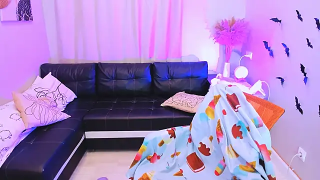 Snapshot of Cassie_xKiss chatting on October 25, 2025, 8:31 pm Cassie xKiss online show from October 25, 2025, 8:31 pm