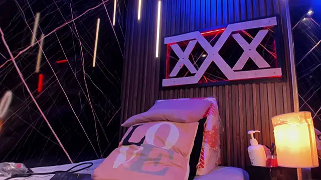 Kloe Suarez  online show from October 23, 2025, 8:07 pm