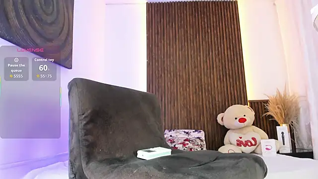 Snapshot of sweet_melody8 chatting on October 19, 2025, 10:12 pm sweet melody8 online show from October 19, 2025, 10:12 pm