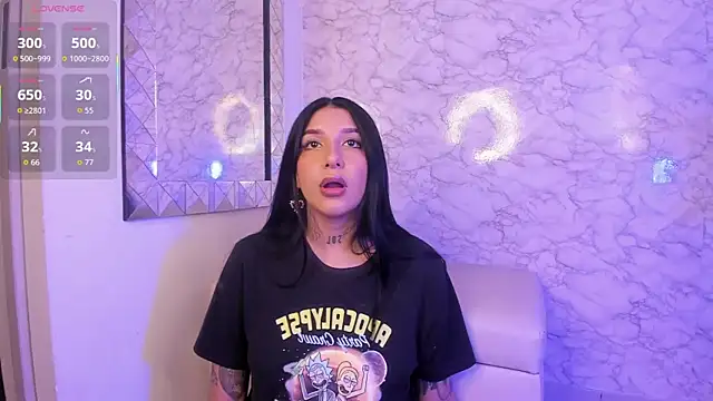 Snapshot of Leiaa_ chatting on November 16, 2025, 12:59 am Leiaa online show from November 16, 2025, 12:59 am