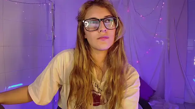 Giia paiige18 online show from January 16, 2026, 12:03 am