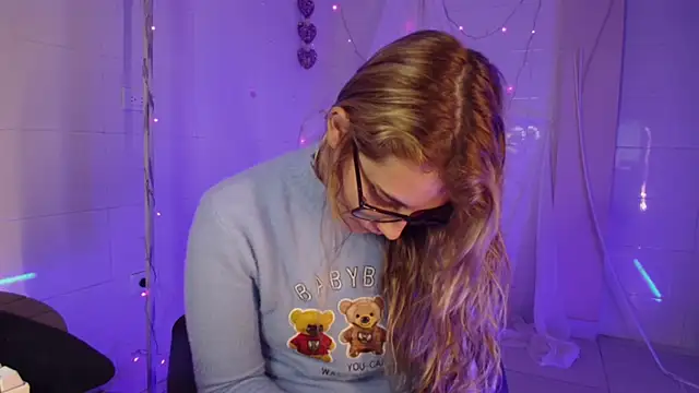 Giia paiige18 online show from January 12, 2026, 10:14 pm