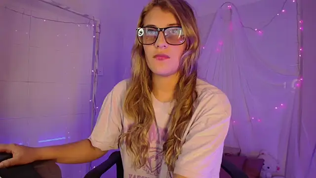 Giia paiige18 online show from November 14, 2025, 10:13 pm