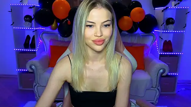 EmmyMills online show from November 3, 2025, 10:24 pm