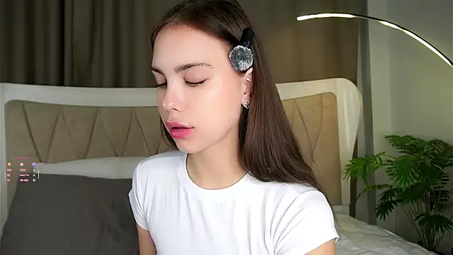 LillianLester online show from October 7, 2025, 2:23 am