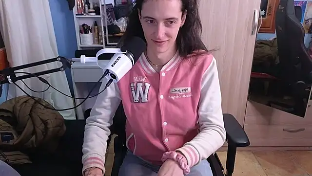 Snapshot of MemiKouki chatting on January 7, 2025, 5:42 pm MemiKouki online show from January 7, 2025, 5:42 pm