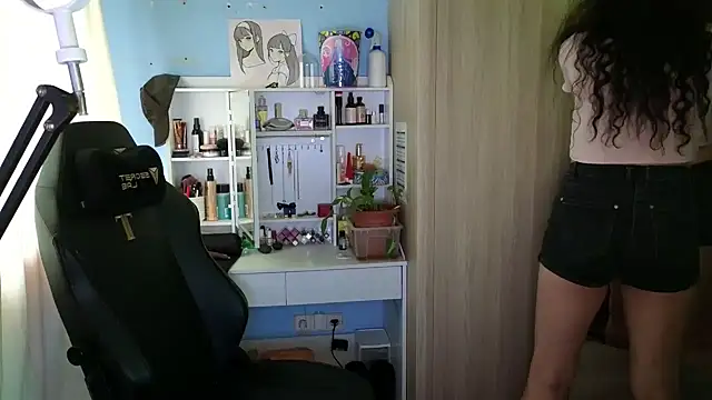 Snapshot of MemiKouki chatting on October 14, 2025, 3:12 pm MemiKouki online show from October 14, 2025, 3:12 pm