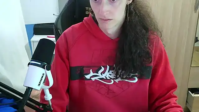 Snapshot of MemiKouki chatting on November 5, 2025, 4:32 pm MemiKouki online show from November 5, 2025, 4:32 pm