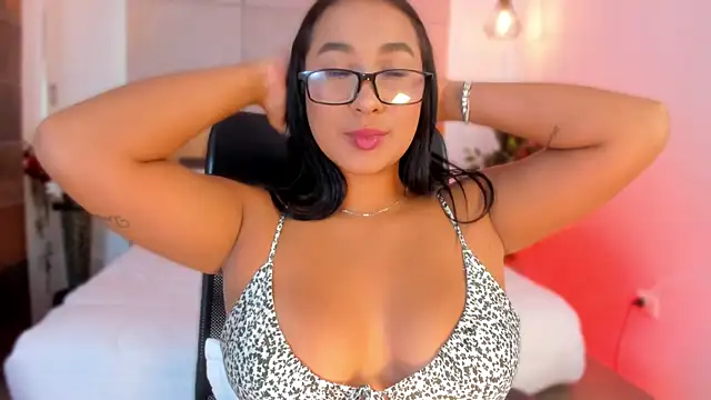 Snapshot of BellaHarllow chatting on May 29, 2026, 8:48 pm BellaHarllow online show from May 29, 2026, 8:48 pm