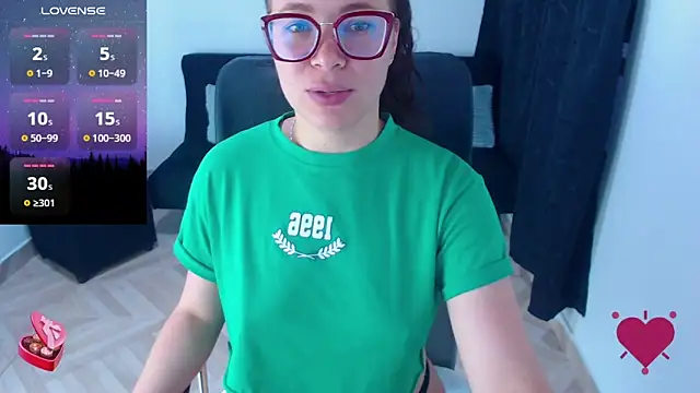 Snapshot of SharonR1 chatting on March 3, 2026, 4:58 pm SharonR1 online show from March 3, 2026, 4:58 pm