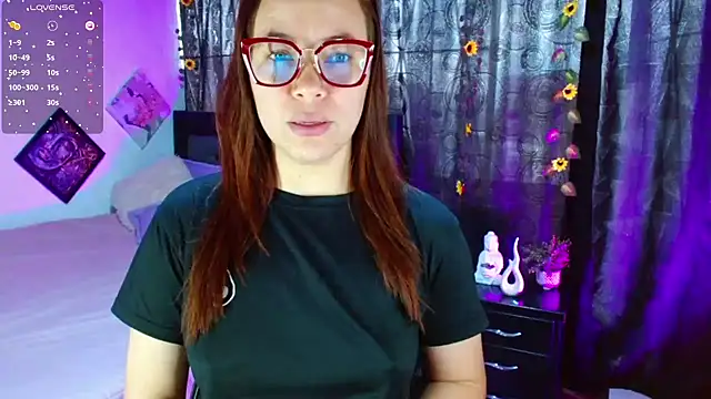 SharonR1 online show from November 3, 2025, 6:00 pm