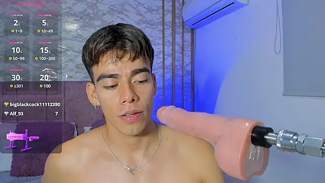 Snapshot of its_liam18 chatting on February 14, 2025, 3:33 am its liam18 online show from February 14, 2025, 3:33 am