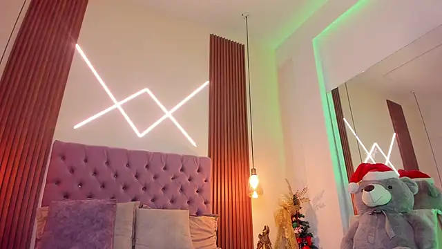 Sophia turneer online show from December 18, 2025, 1:33 am