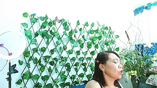 dannamomcerrat online show from September 28, 2025, 8:49 pm