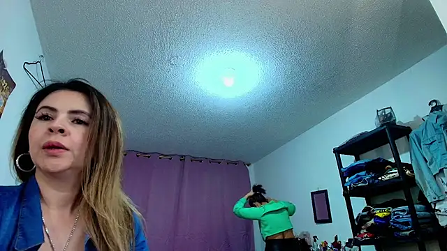 dannamomcerrat online show from March 9, 2025, 8:21 pm