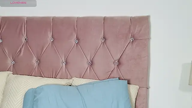 Snapshot of katrinaclarks chatting on November 28, 2025, 9:59 pm katrinaclarks online show from November 28, 2025, 9:59 pm