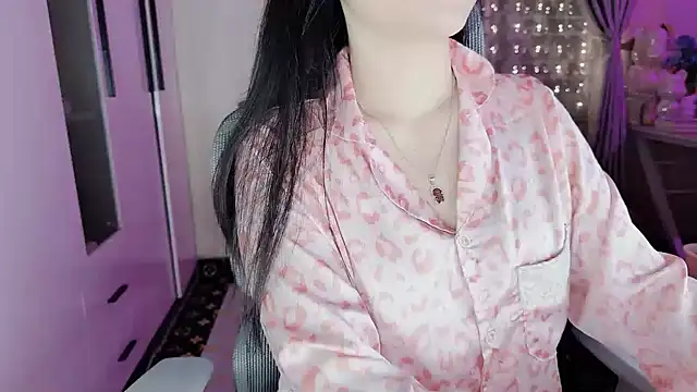 Snapshot of _Lygn__ chatting on November 26, 2025, 10:43 pm Lygn online show from November 26, 2025, 10:43 pm