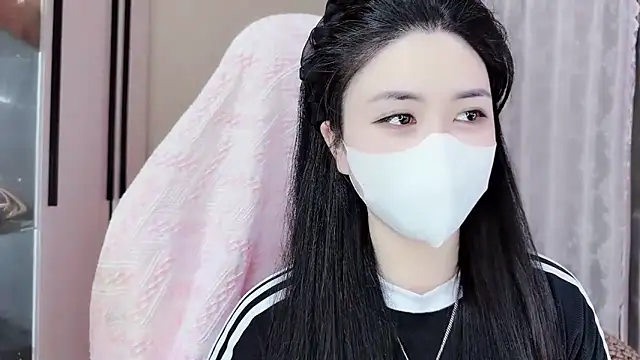 Snapshot of _Lygn__ chatting on November 13, 2025, 5:55 am Lygn online show from November 13, 2025, 5:55 am