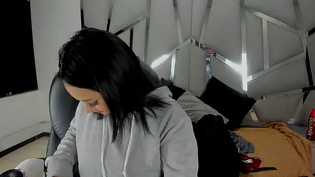 Snapshot of Catherinee69_x chatting on July 22, 2026, 4:25 am Catherinee69 x online show from July 22, 2026, 4:25 am