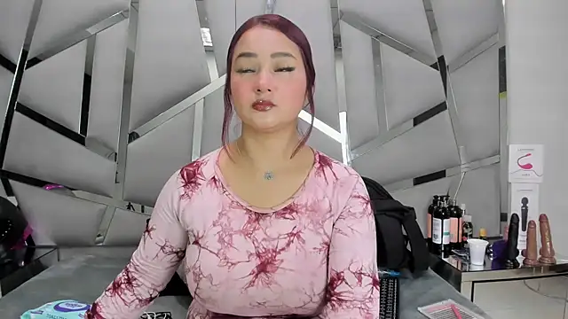 Catherinee69 x online show from April 28, 2026, 4:17 am