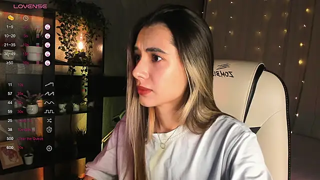 Snapshot of DarlaLike chatting on November 15, 2025, 3:43 am DarlaLike online show from November 15, 2025, 3:43 am