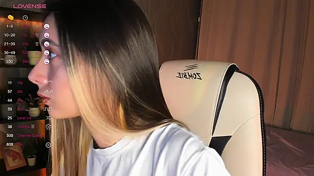 Snapshot of DarlaLike chatting on November 21, 2025, 3:38 am DarlaLike online show from November 21, 2025, 3:38 am