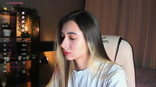 Snapshot of DarlaLike chatting on December 3, 2025, 3:29 am DarlaLike online show from December 3, 2025, 3:29 am