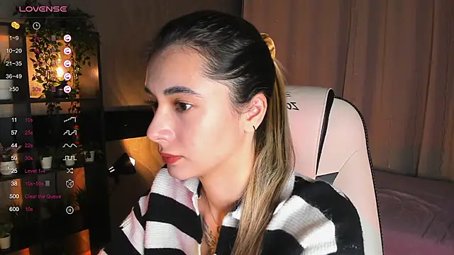 Snapshot of DarlaLike chatting on December 4, 2025, 3:38 am DarlaLike online show from December 4, 2025, 3:38 am