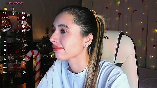 Snapshot of DarlaLike chatting on December 19, 2025, 3:54 am DarlaLike online show from December 19, 2025, 3:54 am