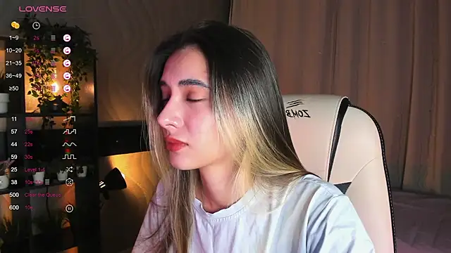 Snapshot of DarlaLike chatting on December 5, 2025, 3:49 am DarlaLike online show from December 5, 2025, 3:49 am