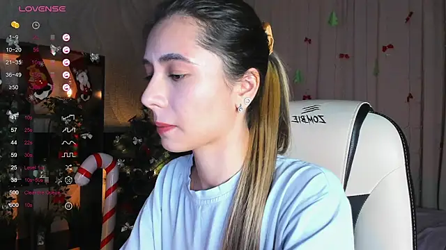 Snapshot of DarlaLike chatting on December 21, 2025, 4:03 am DarlaLike online show from December 21, 2025, 4:03 am