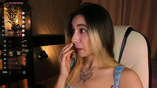 Snapshot of DarlaLike chatting on November 5, 2025, 3:42 am DarlaLike online show from November 5, 2025, 3:42 am