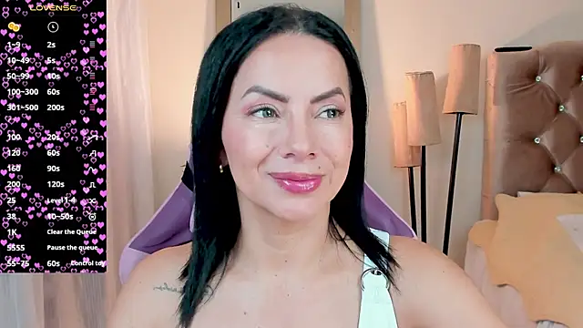 Snapshot of veronika_naughty chatting on October 9, 2025, 2:06 pm veronika naughty online show from October 9, 2025, 2:06 pm