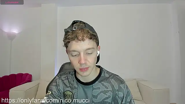 Snapshot of niico_18 chatting on December 31, 2024, 10:26 am niico 18 online show from December 31, 2024, 10:26 am