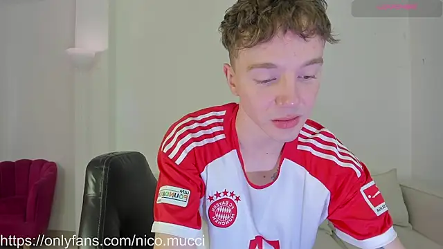 Snapshot of niico_18 chatting on December 4, 2024, 2:09 pm niico 18 online show from December 4, 2024, 2:09 pm