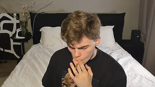 simonwnl online show from December 18, 2025, 6:01 pm