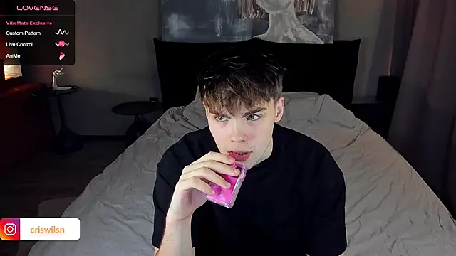 Snapshot of simonwnl chatting on December 8, 2024, 3:02 pm simonwnl online show from December 8, 2024, 3:02 pm