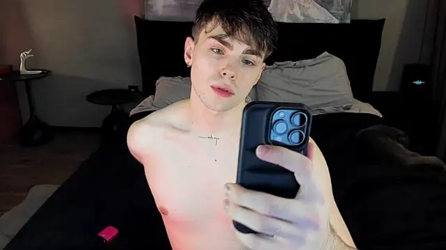 Snapshot of simonwnl chatting on December 6, 2024, 2:55 pm simonwnl online show from December 6, 2024, 2:55 pm